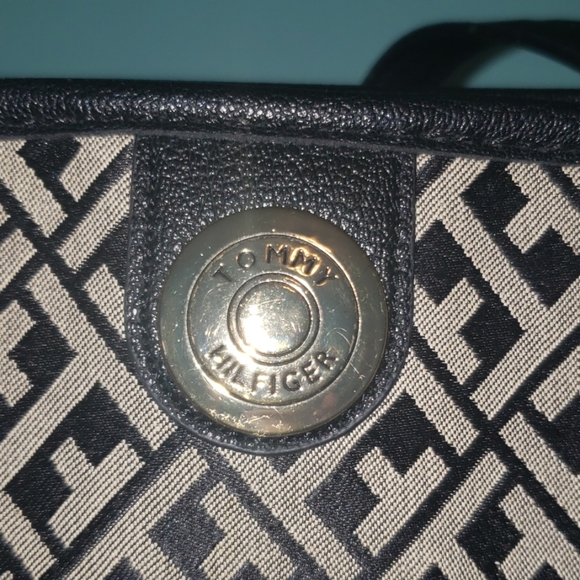 Tommy Hilfiger Monogram Purse - Picture 7 of 8